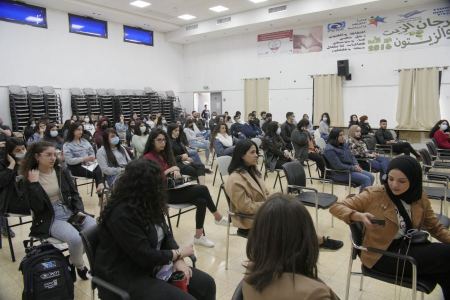 جمعية عتيدنا توزع الجزء الثاني من منحة عتيدنا للطلاب الجامعيين